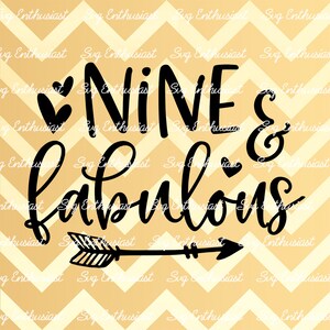 Nueve y fabuloso SVG, 9 años de edad SVG, 9o SVG, Nineth SvG, 9th Cumpleaños Svg, 9 & Fabulous Svg, Clip Art, Hierro en el archivo, Archivo Cuttable
