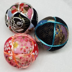 2.5 Inch Diameter Japanese Kimekomi Ball Quilted Ornamental Ball, Colorful Ball with Koi Japanese Carp Motif image 6