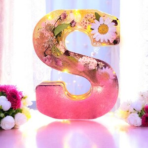Custom LED Resin Letter | Real Dried Flowers | Personalized Floral Keepsake | Gift for Her, Baby Name Decor, Memorial Letter | Holiday Decor