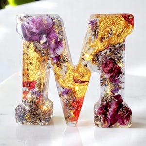 Letra de resina LED personalizada / Flores secas reales / Recuerdo floral personalizado / Regalo para ella, Decoración con nombre de bebé, Carta conmemorativa / Decoración navideña