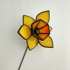 Stained glass flower garden stake decor Daffodil Stained glass 3d Birth month flower