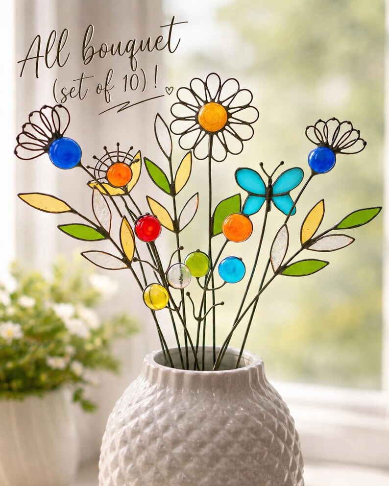 Puede incluir: Un ramo de flores de cristal de colores y una mariposa en un jarr&oacute;n blanco. Las flores tienen detalles azules, naranjas, amarillos y rojos. El texto dice "All bouquet (set of 10)!"