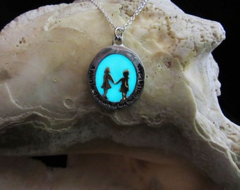 Sister Love pendant glow in the dark