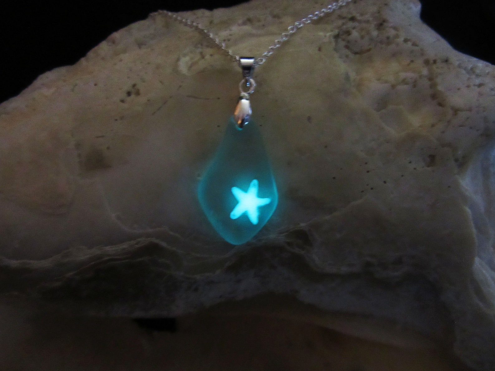 Sunlit Shore Starfish Necklace main image 1