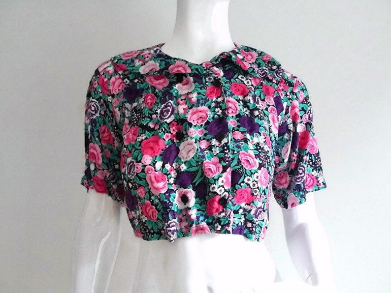 Purple Color Pink Green Vintage crop top Size Small Vintage Floral Crop Top Short Sleeve shirt