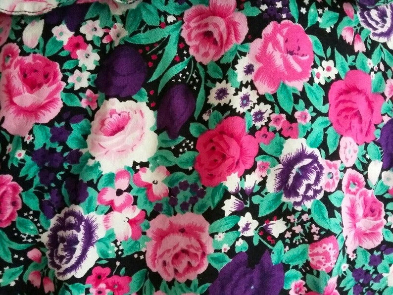 Purple Color Pink Green Vintage crop top Size Small Vintage Floral Crop Top Short Sleeve shirt