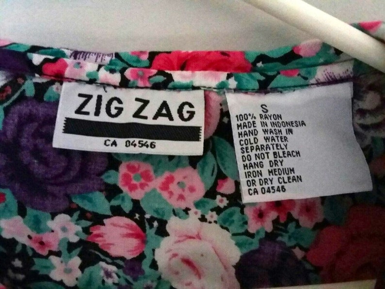 Purple Color Pink Green Vintage crop top Size Small Vintage Floral Crop Top Short Sleeve shirt