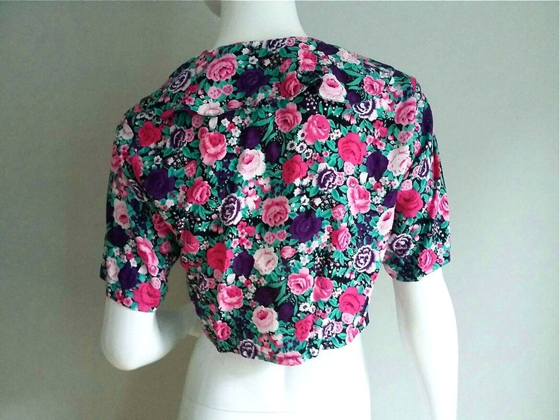 Purple Color Pink Green Vintage crop top Size Small Vintage Floral Crop Top Short Sleeve shirt