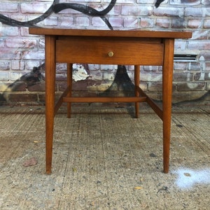 Vintage mid century Paul Mccobb single nightstand side end table 1 drawer tapered legs brass knob Bild 2