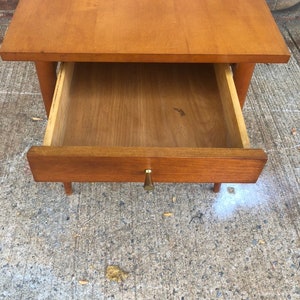 Vintage mid century Paul Mccobb single nightstand side end table 1 drawer tapered legs brass knob image 6