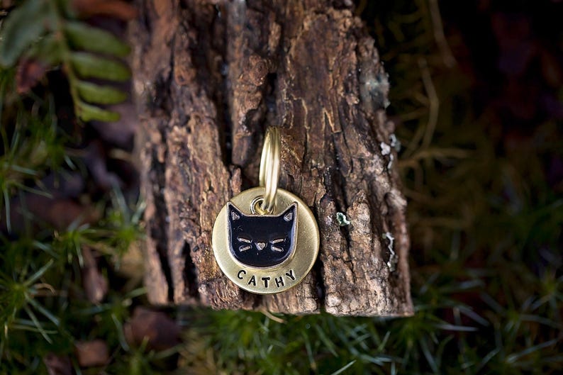 Personalized Cat ID Tag | Gold Name Tag | 3/4" Hand Stamped Brass Kitten Pet Tags afbeelding 2