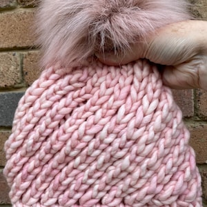 Swirly Beanie Knit Pattern, Beginner Easy Knitting, beanie pattern, ladies beanie pattern knitted, learn to knit project