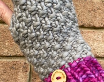 Handwarmers, texting gloves, Grey wristwarmers, pink chunky gloves, ladies pink knit gloves, pink ladies gloves, pink knitted mittens