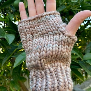 Handwarmers Pattern knitted, Chunky Texting Gloves Knitting Pattern, gloves pattern, knitted mittens pattern, texting gloves pattern zdjęcie 9