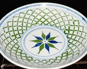Antique chinese famille verte porcelain bowl painted 10 petals flower by surround net and light red under celadon glaze