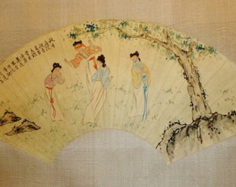 Chinesische Vintage-Aquarellmalerei auf Papierfächertafel von Meister Xu Cao „Madams Gaming“徐操工笔“女戏图“