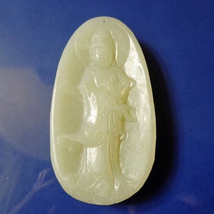 Vintage Chinese nephrite Hetian jade pendant fine carved standing Guan-yin pendant merci Buddha holding a lotus