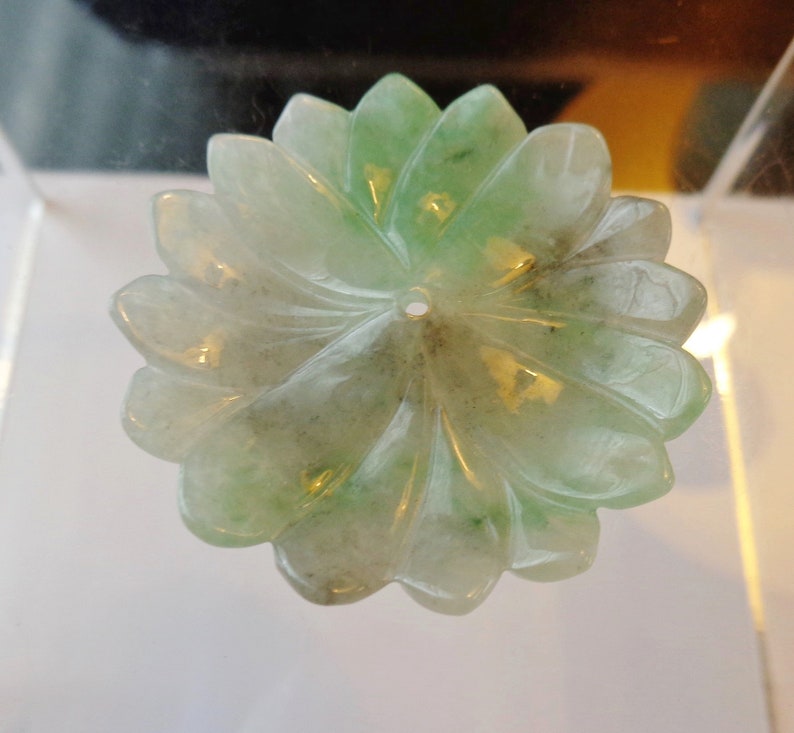 30/% off onsale Vintage Chinese multi-colors icy jadeite jade pendant or brooch fine carved 3D daisy flower or chrysanthemum