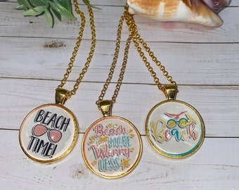 Colliers côtiers, pendentif, collier avec la chaîne, plage, mode de plage, citations de plage, sable, coquilles, vie de mer, vie de sel, océan, meilleur à la plage