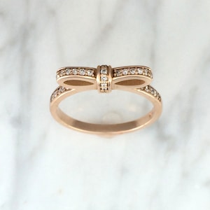 Corbata de lazo de la mujer diamante anillo en 14K oro rosa - estilo Pave establecimiento - moda anillo - anillo único - asequible - anillo de arco de cinta