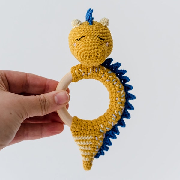 Hochet dragon jaune - doudou au crochet - Amigurumi - peluche enfant - cadeau de naissance