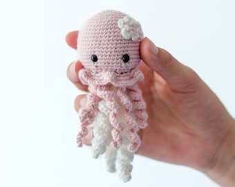 Petite pieuvre rose et blanche - doudou au crochet - Amigurumi - peluche enfant - cadeau de naissance