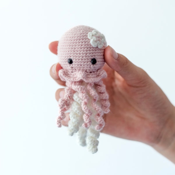 Petite pieuvre rose et blanche - doudou au crochet - Amigurumi - peluche enfant - cadeau de naissance