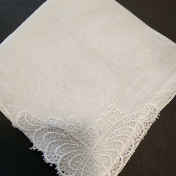 White Hankie with Pretty Lace Edging Wedding Bride 10 Inches