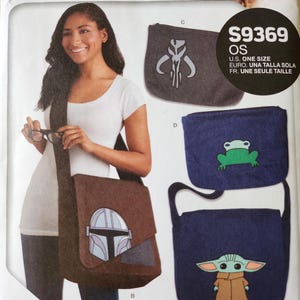 Peut inclure: Un patron de couture pour r&eacute;aliser des sacs messagers et des pochettes pour ordinateur portable avec des personnages de la s&eacute;rie t&eacute;l&eacute;vis&eacute;e Star Wars : The Mandalorian. Le patron comprend des instructions pour r&eacute;aliser un sac avec un motif de casque mandalorien, un sac avec un motif Grogu et une petite pochette avec un symbole mandalorien.