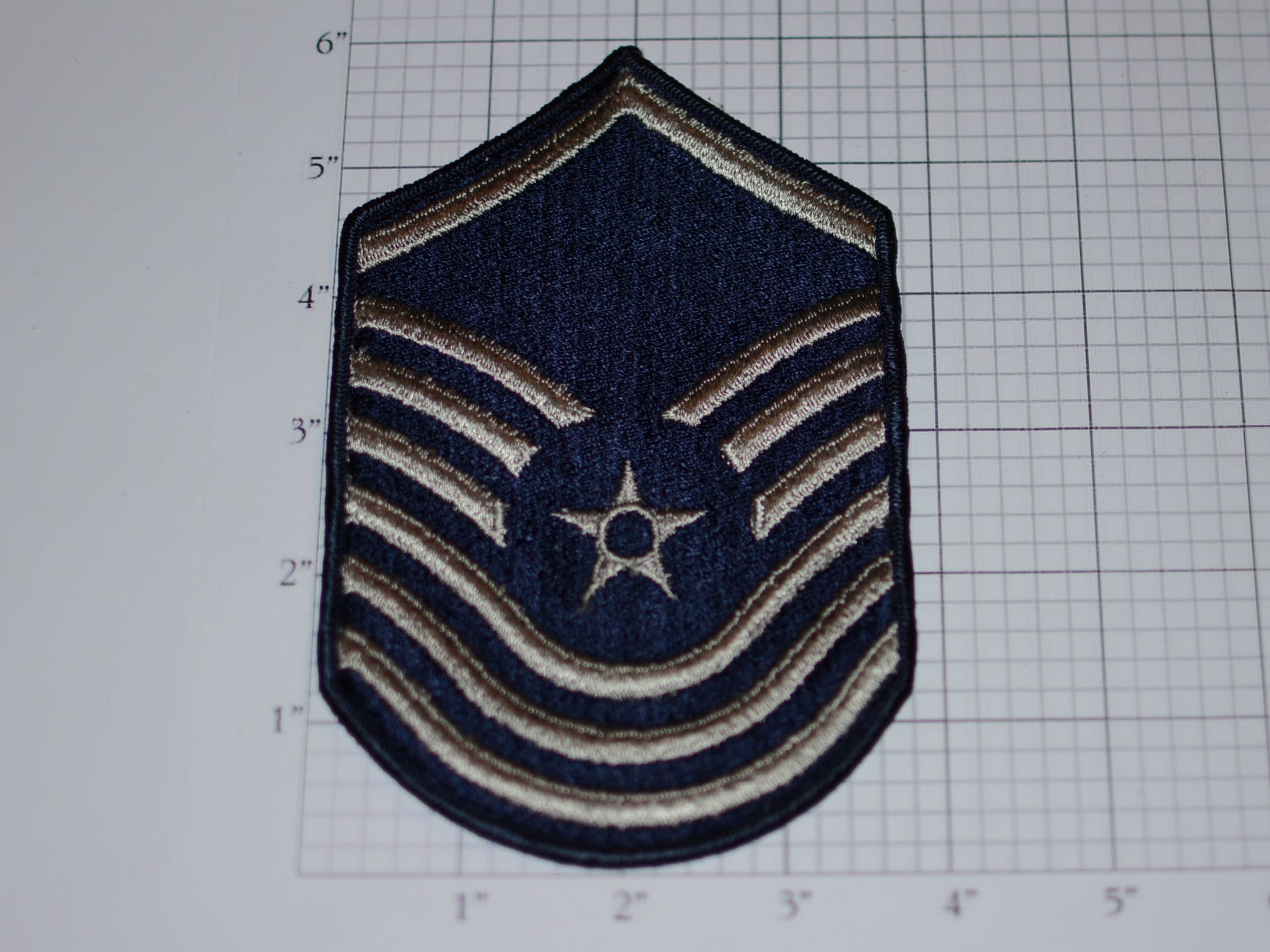 usaf-senior-master-sergeant-rank-old-obsolete-insignia-e-8-pay-grade-1970s-vintage-embroidered-uniform-patch-emblem-military-retiree-memento