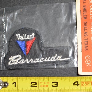 1960&#39;s Dal-Emblem Licensed Vintage Plymouth Valiant Barracuda Swiss Embroidered Patch Sew-on Applique Sports Car Emblems Automobilia t1