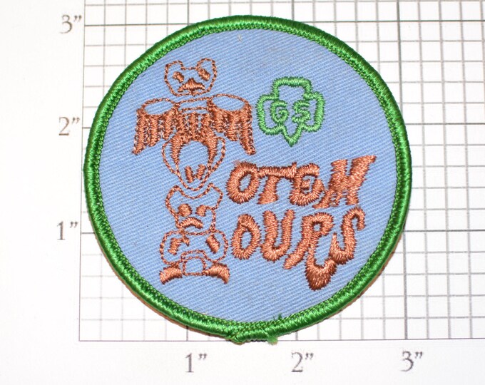 Totem Tours Girl Scout GS Vintage Sew-on Embroidered Clothing Patch Keepsake Collectible Uniform Vest Emblem Memento Daughter Scrapbook Idea