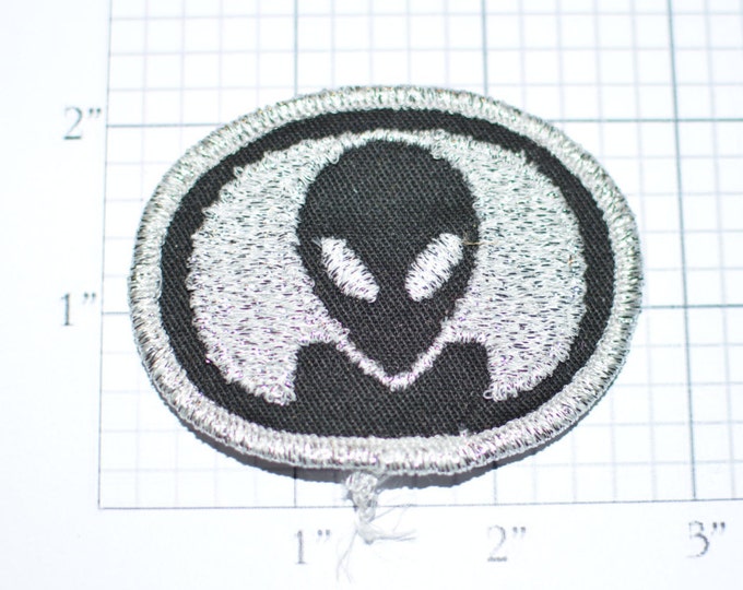 Alien Head - Metallic Silver- Iron-On Vintage Patch-Clothing Patch Biker Patch for Vest Patch Jacket Patch Backpack Patch Jeans Patch Fun e7