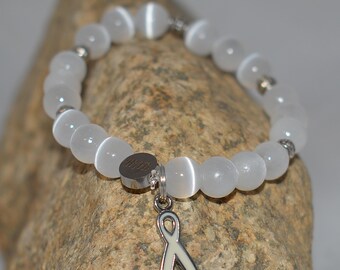 Pulsera de lazo blanco: joyería elástica con cuentas de selenita