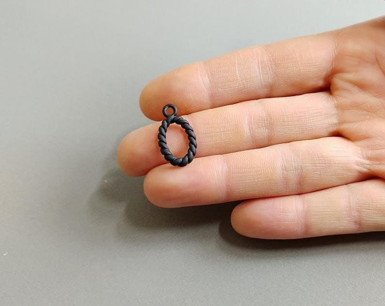 EM0094-BK necklace charm twiste rope charm making jewelry 2 PCS Elegant Rope pendant 20 x 11 mm Black matte rubber coated