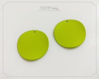 2 PCS - Yellow Green, 30mm matte rubber coated, Wavy Round disc charm, unique pendant, supply for earring, making jewelry [ ER0037-YG ]