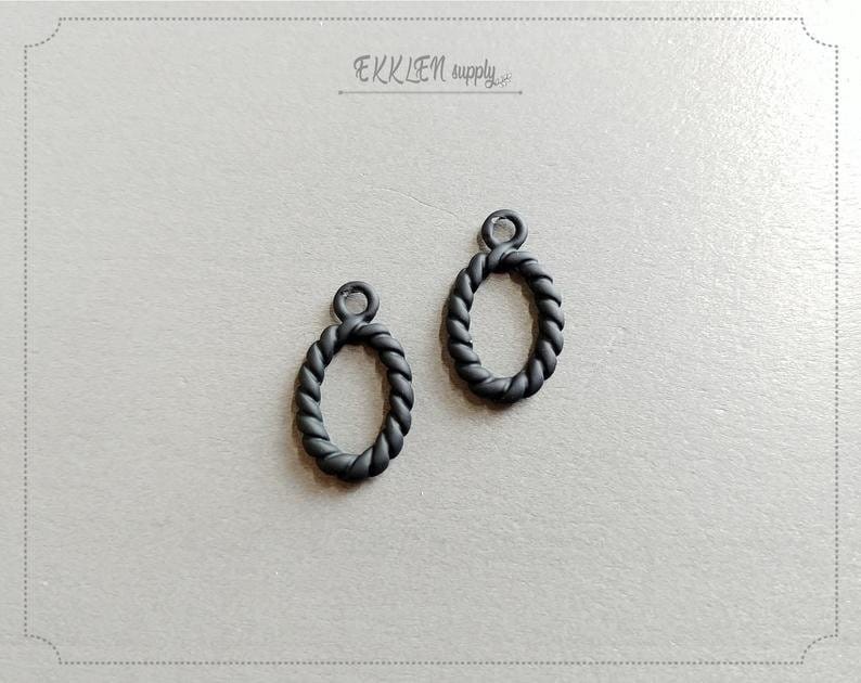 EM0094-BK necklace charm twiste rope charm making jewelry 2 PCS Elegant Rope pendant 20 x 11 mm Black matte rubber coated