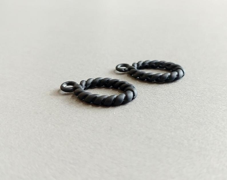 EM0094-BK necklace charm twiste rope charm making jewelry 2 PCS Elegant Rope pendant 20 x 11 mm Black matte rubber coated