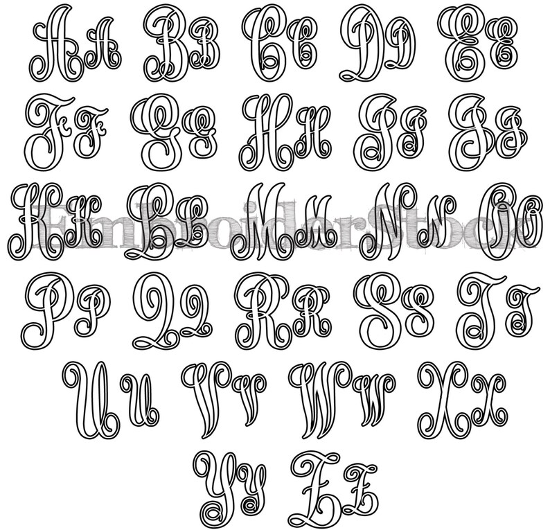 Op de afbeelding: Een set van hoofdletters in een decoratief handschrift. De letters zijn zwart omlijnd en alfabetisch gerangschikt.