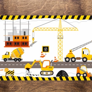 Puede incluir: Una alfombra de juego de construcción amarilla con un camino, un edificio en construcción, una grúa y varios vehículos de construcción. La alfombra de juego tiene un borde rayado negro y amarillo.