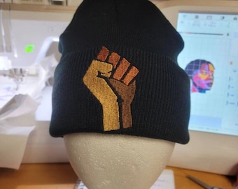 BLM Puño Bordado Beanie