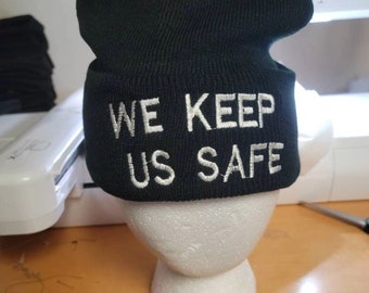 Nos mantenemos seguros gorros bordados