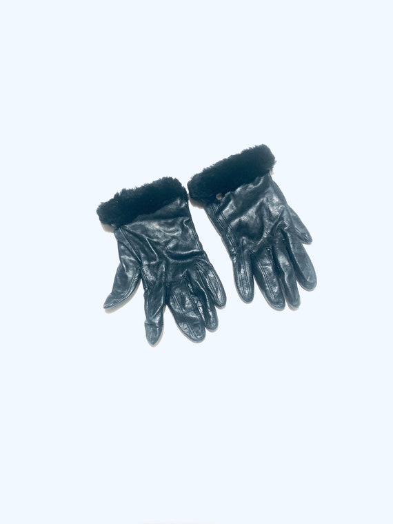 Black leather gloves. 100% Cashmere lined, soft le