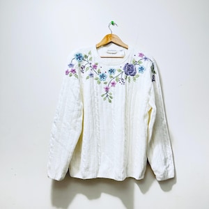 1990s cream white Vintage sweater. 100% acrylic floral embroidered sweater with shoulder pads. Large.
