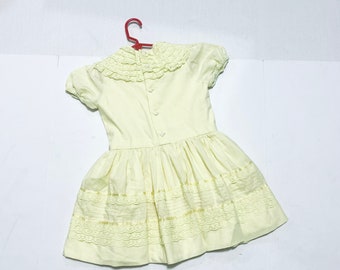 4T Pastel yellow cotton and lace summer dress. Girls vintage dress.