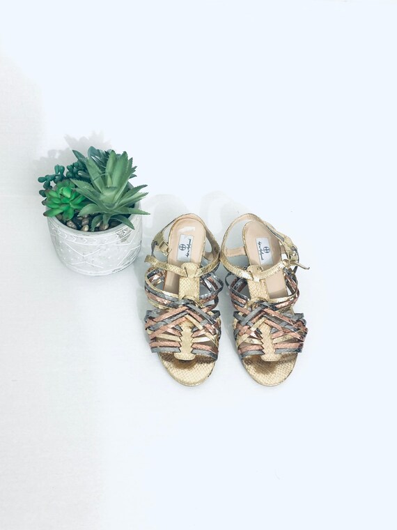 90's metallic gold sandals / shoes. Size 9 wide.