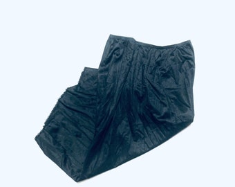 Vintage 1950 black lace slip. Elastic waist half slip / Polyester ladies underwear / inner wear. Made in USA.
