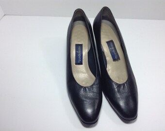 Vintage Black Leather pumps