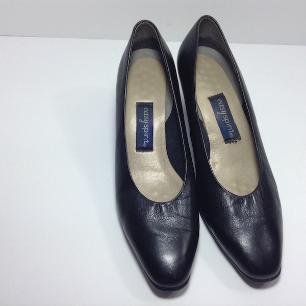 Vintage Black Leather pumps