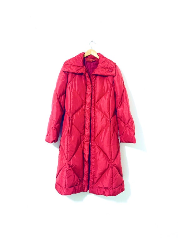80’s red puffer down jacket. Quilted warm winter/ snow jacket. Medium.